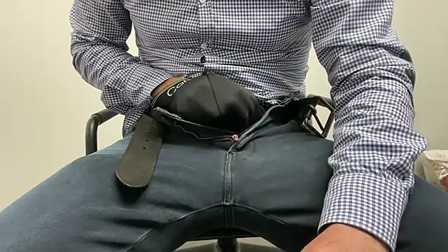 Snapshot of harrys74 chatting on October 24, 2025, 10:25 am harrys74 online show from October 24, 2025, 10:25 am