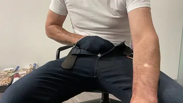 Snapshot of harrys74 chatting on November 7, 2025, 5:06 pm harrys74 online show from November 7, 2025, 5:06 pm