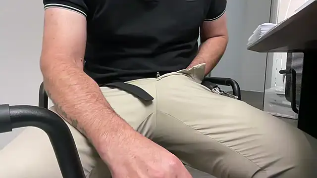 Snapshot of harrys74 chatting on September 12, 2025, 3:34 pm harrys74 online show from September 12, 2025, 3:34 pm