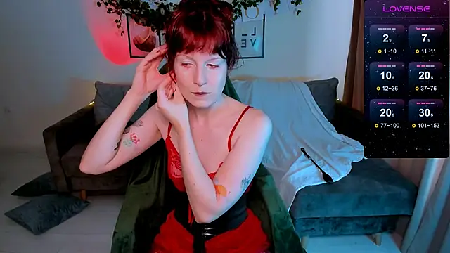 Snapshot of effie_mirelll chatting on October 9, 2025, 7:53 am effie mirelll online show from October 9, 2025, 7:53 am