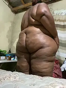 Curvycandy95 online show from April 7, 2026, 7:15 pm