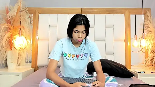 Ammy Wood  online show from September 21, 2025, 12:49 am