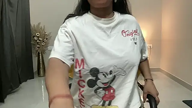 Snapshot of piyassi__divya chatting on June 24, 2026, 5:33 pm piyassi divya online show from June 24, 2026, 5:33 pm