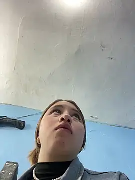 mia skys online show from February 6, 2026, 2:40 am