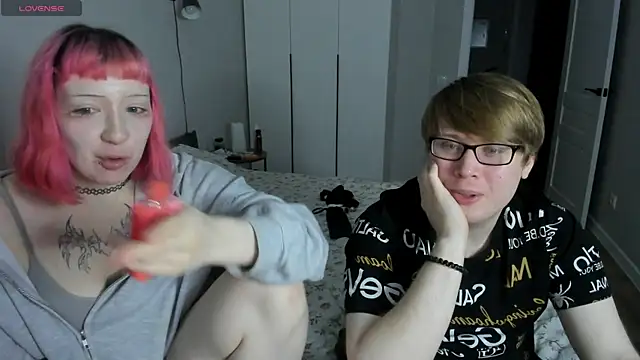 Couple Molly online show from October 13, 2025, 5:36 pm