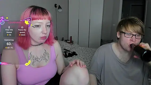 Couple Molly online show from October 16, 2025, 4:15 pm
