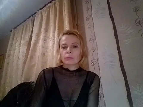 Snapshot of LiluXRose chatting on October 26, 2025, 8:42 pm LiluXRose online show from October 26, 2025, 8:42 pm