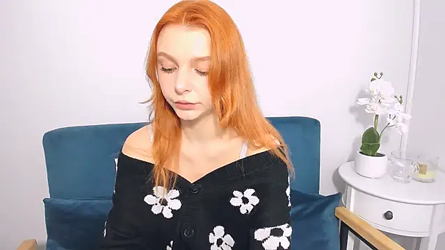 Snapshot of AmberSensitive chatting on November 21, 2025, 7:18 am AmberSensitive online show from November 21, 2025, 7:18 am