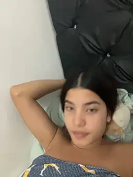 Nia08  online show from September 12, 2025, 3:06 am
