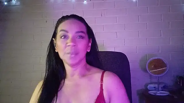 MiiaVelasquez online show from July 23, 2026, 5:16 am