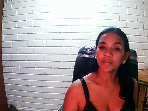 MiiaVelasquez online show from November 15, 2025, 10:47 pm