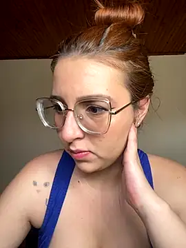 CoraVibes online show from November 23, 2025, 12:04 pm