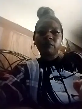 Snapshot of Ladiv33 chatting on October 30, 2025, 5:21 pm Ladiv33 online show from October 30, 2025, 5:21 pm