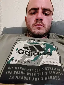 Snapshot of Hahahhdsj112 chatting on October 31, 2025, 11:00 pm Hahahhdsj112 online show from October 31, 2025, 11:00 pm