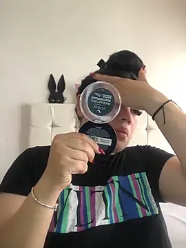 Kuromy x online show from February 9, 2026, 6:17 pm