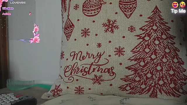 Snapshot of Roxybeautyy chatting on October 15, 2025, 11:02 pm Roxybeautyy online show from October 15, 2025, 11:02 pm