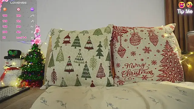 Snapshot of Roxybeautyy chatting on November 15, 2025, 9:35 am Roxybeautyy online show from November 15, 2025, 9:35 am