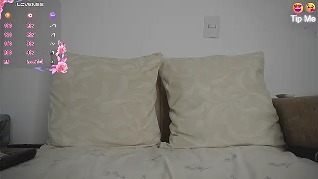 Roxybeautyy online show from April 2, 2026, 9:38 am