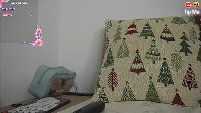 Roxybeautyy online show from March 19, 2026, 9:20 am