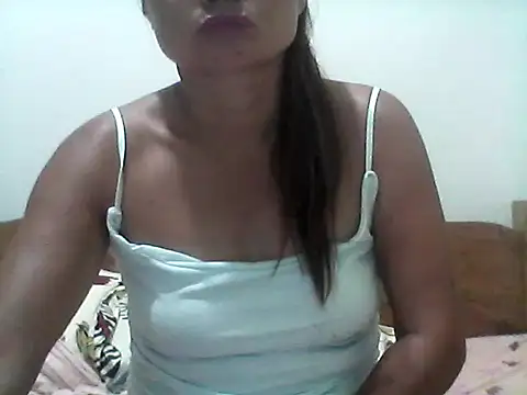 nathalie0045 online show from April 11, 2026, 10:02 pm