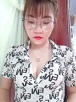 Snapshot of MyMy08 chatting on December 5, 2025, 12:32 am MyMy08 online show from December 5, 2025, 12:32 am