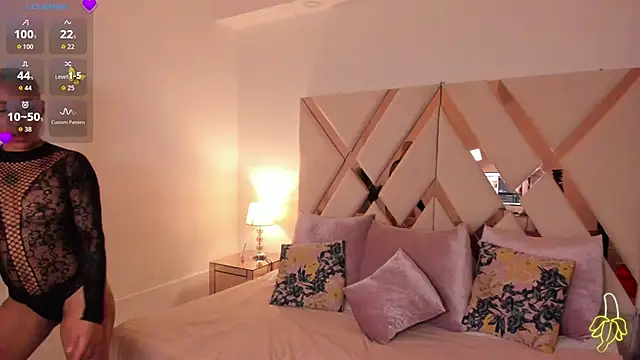 Snapshot of cloemorwen chatting on November 17, 2025, 4:05 am cloemorwen online show from November 17, 2025, 4:05 am