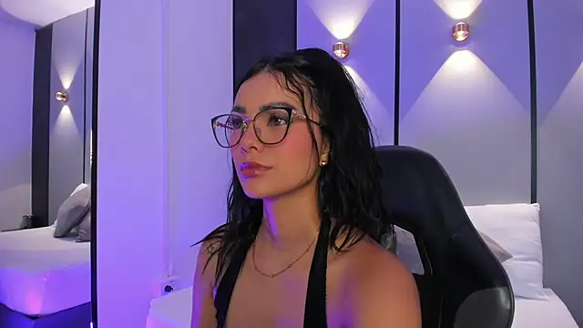 Snapshot of emily_tolson chatting on June 25, 2026, 7:19 pm emily tolson online show from June 25, 2026, 7:19 pm