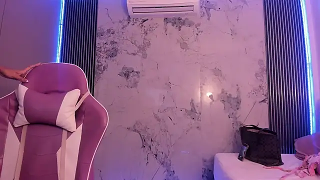 Snapshot of Mia_Duarte1 chatting on March 1, 2026, 8:03 am Mia Duarte1 online show from March 1, 2026, 8:03 am