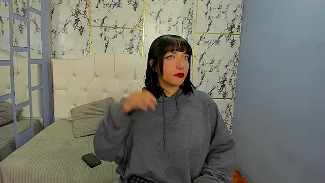 Itsuki N online show from November 10, 2025, 1:38 pm