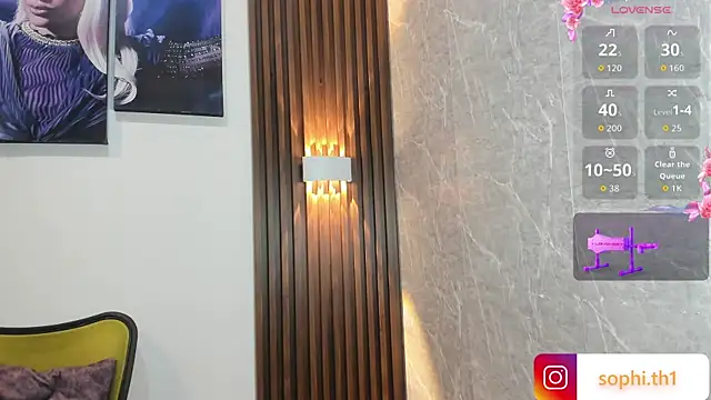 Sophi Thaylorr online show from October 7, 2025, 1:01 pm