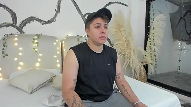 Snapshot of IanGilbert chatting on December 18, 2025, 7:24 am IanGilbert online show from December 18, 2025, 7:24 am