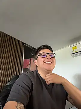 Snapshot of IanGilbert chatting on November 5, 2025, 6:00 pm IanGilbert online show from November 5, 2025, 6:00 pm