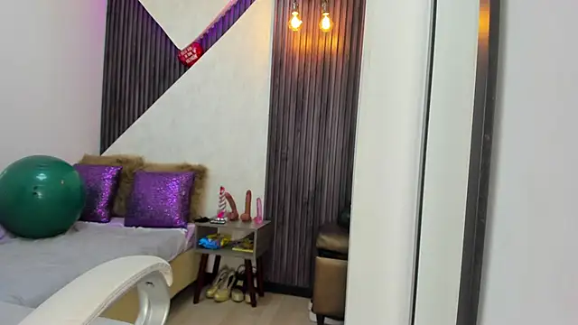 roxana santini online show from November 7, 2025, 3:49 pm