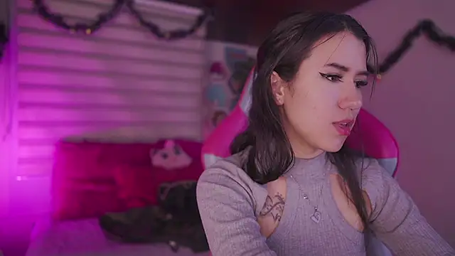 Snapshot of _chloe_moons_ chatting on December 15, 2025, 10:48 pm chloe moons online show from December 15, 2025, 10:48 pm