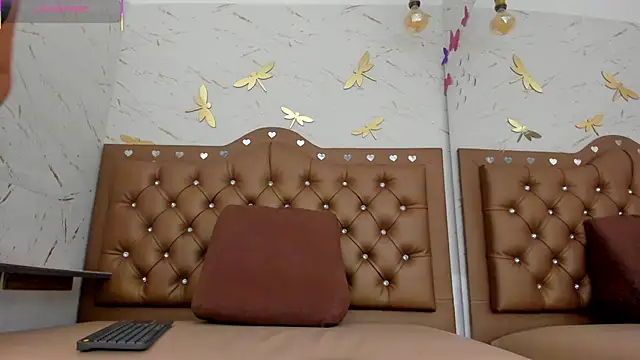 Zoe-Johnson  online show from September 24, 2025, 9:43 pm