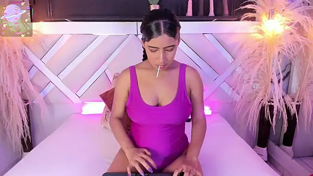 Zoe-Johnson  online show from May 8, 2026, 9:40 pm