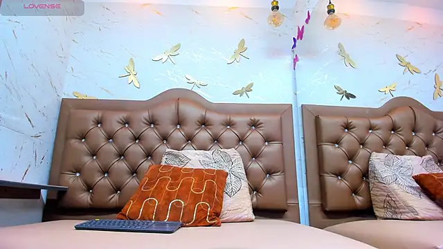 Zoe-Johnson  online show from September 10, 2025, 9:36 pm