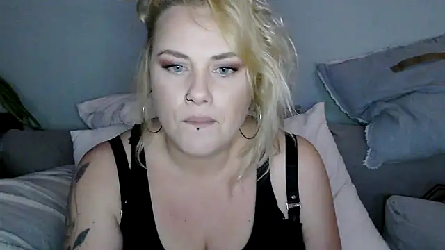 sweetsinzz online show from November 21, 2025, 11:48 pm