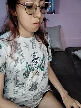 Snapshot of AnnieSparkle chatting on October 18, 2025, 3:41 am AnnieSparkle online show from October 18, 2025, 3:41 am