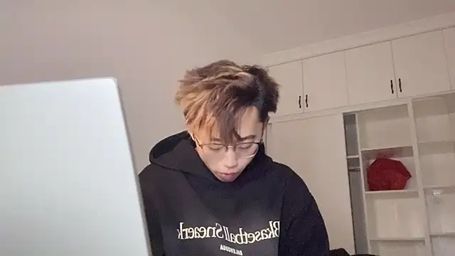 Snapshot of STxuguanhan chatting on December 14, 2025, 1:28 pm STxuguanhan online show from December 14, 2025, 1:28 pm