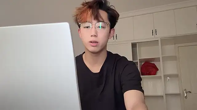 Snapshot of STxuguanhan chatting on December 16, 2025, 7:12 am STxuguanhan online show from December 16, 2025, 7:12 am