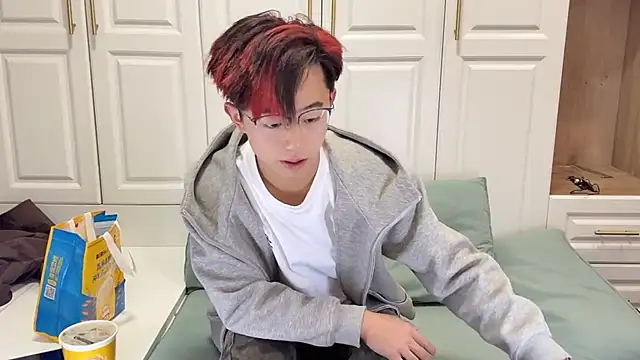 Snapshot of STxuguanhan chatting on October 22, 2025, 8:14 am STxuguanhan online show from October 22, 2025, 8:14 am