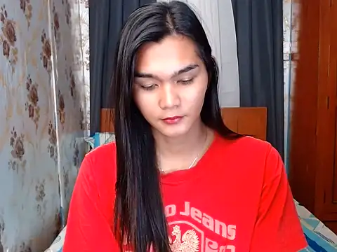 lady in moon online show from October 27, 2025, 8:15 am