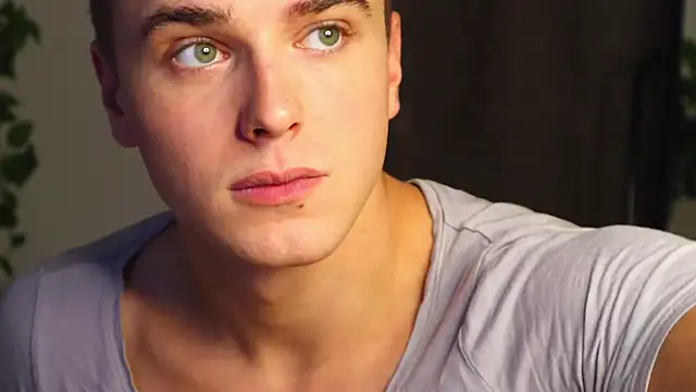 Snapshot of _p_l_u_r_ chatting on November 17, 2025, 4:33 pm p l u r online show from November 17, 2025, 4:33 pm