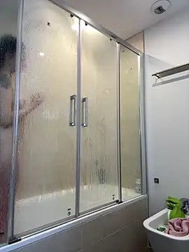 prettylittlefooxy online show from November 12, 2025, 11:14 am