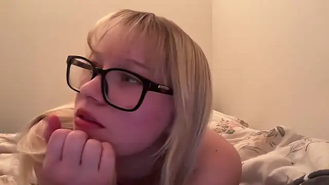 xoxokayy18 online show from October 24, 2025, 4:33 am