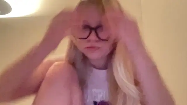 xoxokayy18 online show from November 14, 2025, 5:33 am