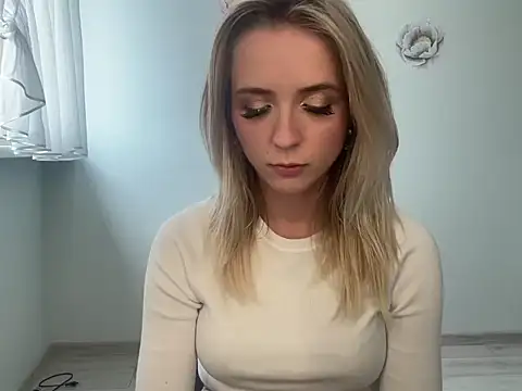 ClaudiaAmore online show from September 24, 2025, 2:12 pm