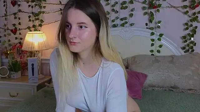 Snapshot of Sonia_Meow chatting on November 10, 2025, 6:29 am Sonia Meow online show from November 10, 2025, 6:29 am