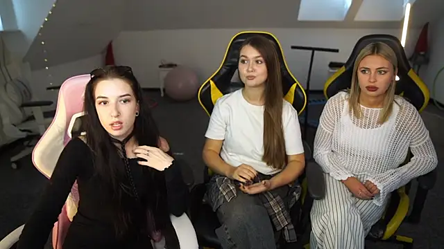 Snapshot of _Lili_054 chatting on September 22, 2025, 10:32 am  Lili 054 online show from September 22, 2025, 10:32 am